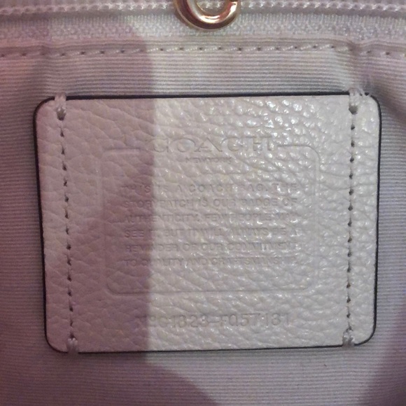 Soft Leather Authentic Coach Tote. - Picture 4 of 4